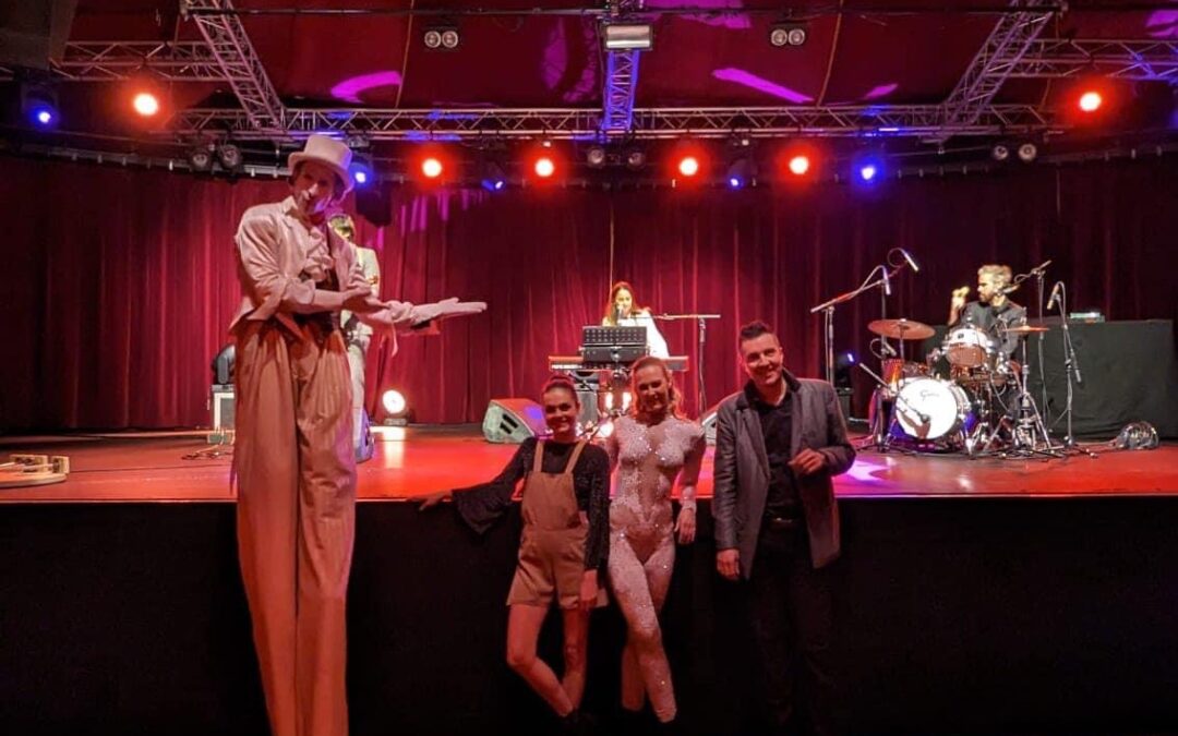 Ouverture de soirée, Tissu Aérien